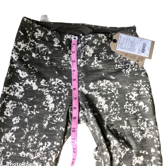 Prana Pillar Moisture Wick Workout Capri Leggings - Picture 4 of 9